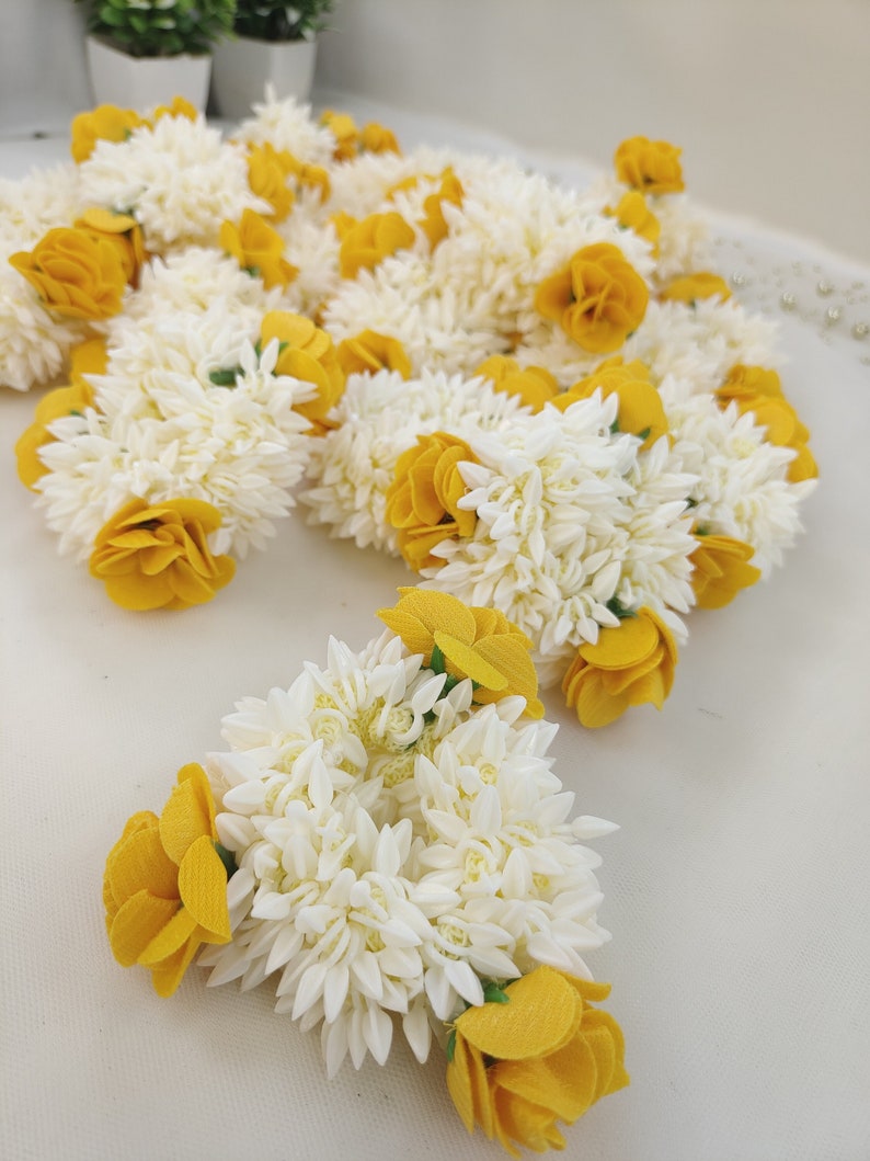 Hair & Hand Scented Gajras | Elastic Floral Gajra | Rose Style | Red, Yellow & Pink | Traditional Indian Accessory (Pack of 2pcs)) - Image 3