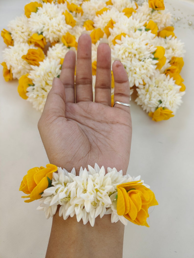 Hair & Hand Scented Gajras | Elastic Floral Gajra | Rose Style | Red, Yellow & Pink | Traditional Indian Accessory (Pack of 2pcs)) - Image 2